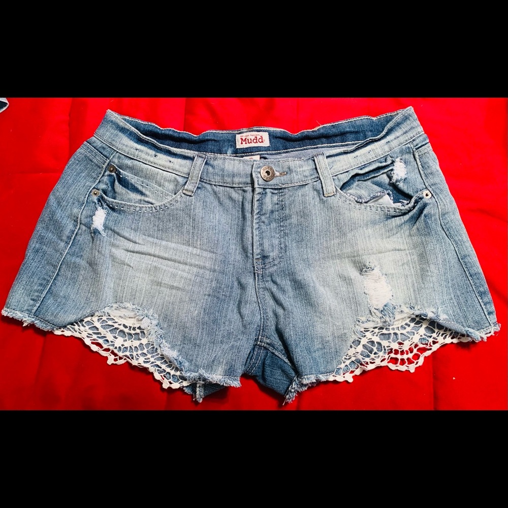 Super cute Feminine Lace Mudd jean shorts. Never worn, size 15